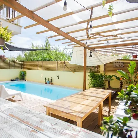 Ferrel Surf House *